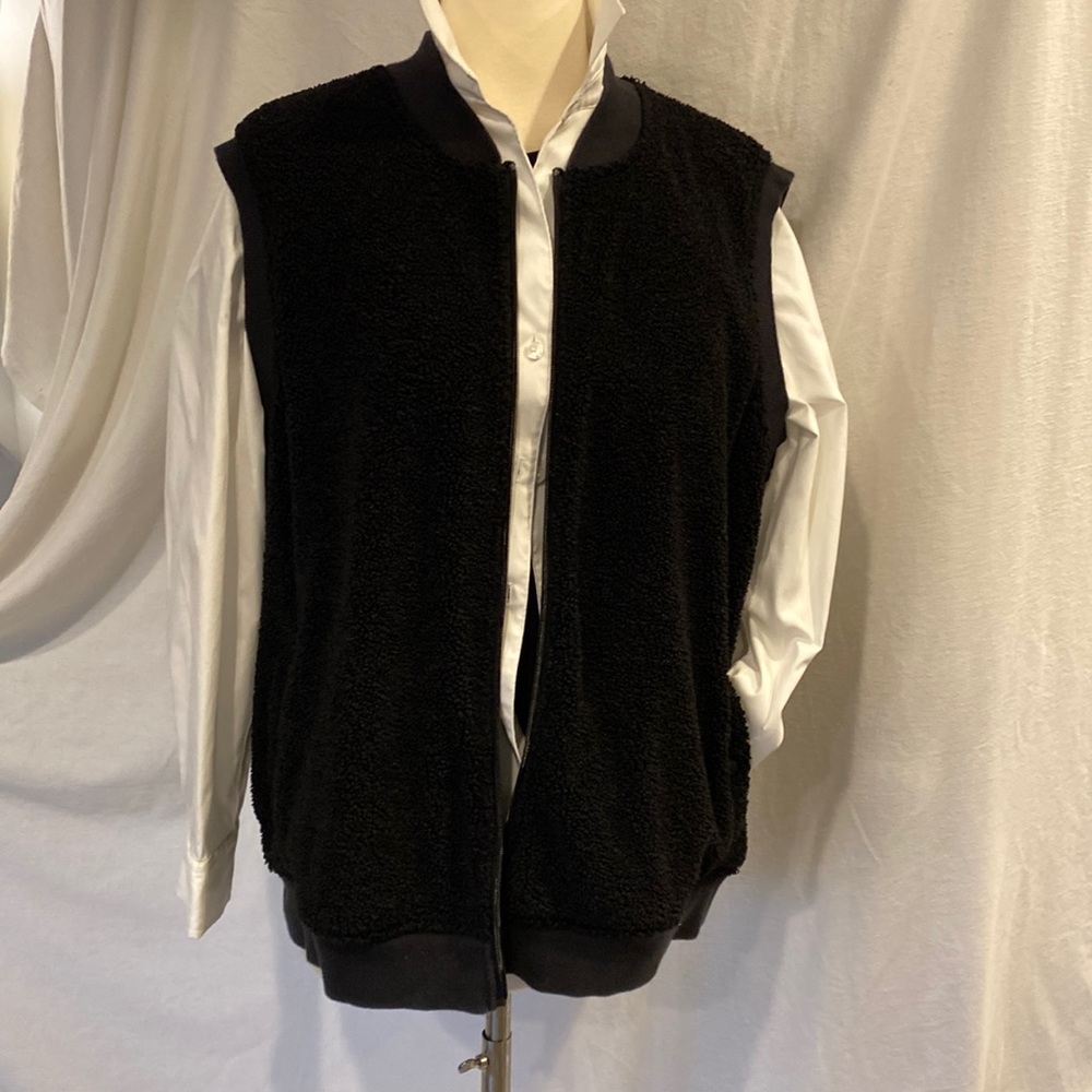 Askya zip vest, NWOT